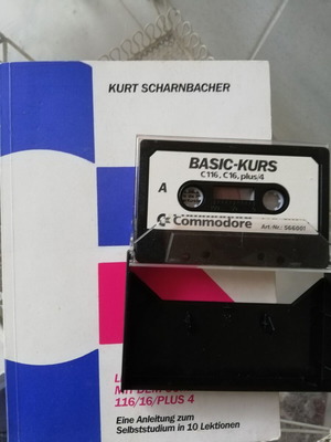 Lerne Basic book for Commodore computers used with cassette