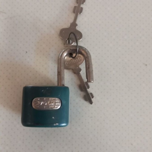 Vintage padlock functional with two keys like new