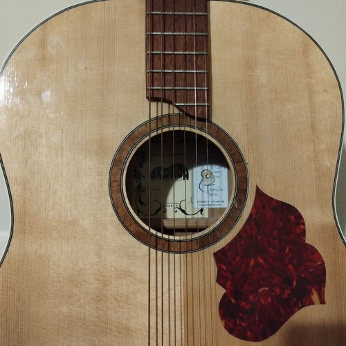 Laiki guitar like new with AAA spruce top