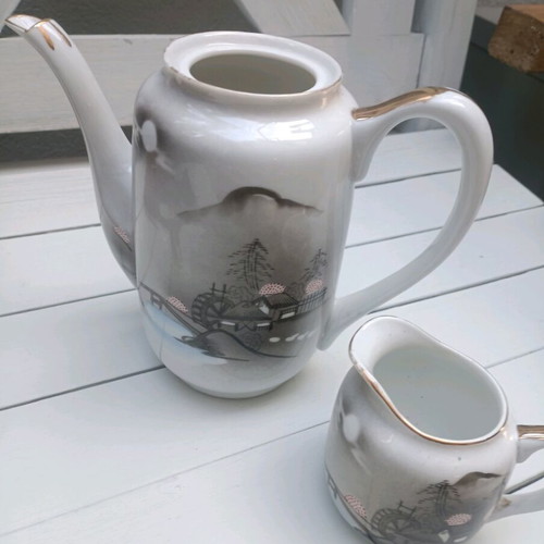 Antique teapot and milk jug like new 1960