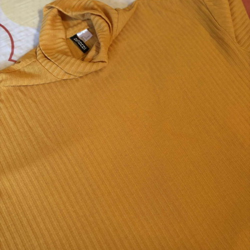 H&M turtleneck shirt like new, mustard, size L