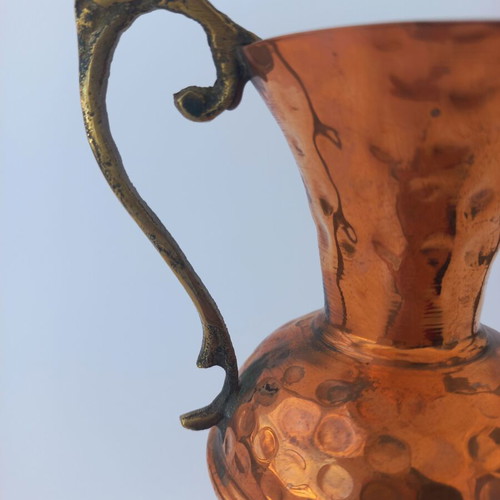 Set of 2 old copper amphorae like new, handmade with bronze handles
