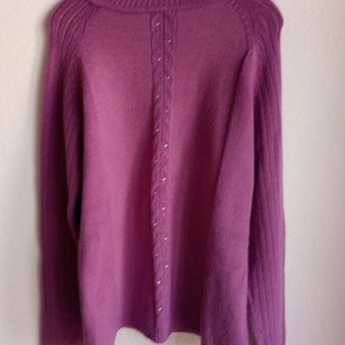 Purple sweater with long sleeves and shiny rhinestones, like new, size S