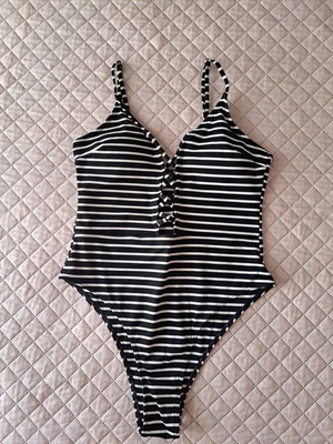 Shein one-piece swimsuit like new, black, size M