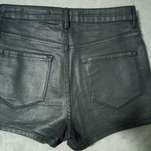 Zara high-waisted winter shorts used, black with zipper pockets, size S 36