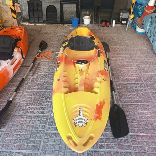 Tootega Pulse 95 Kayak like new with paddle and seat
