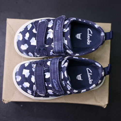 Clarks City Bright T toddler shoes size 22 like new with box