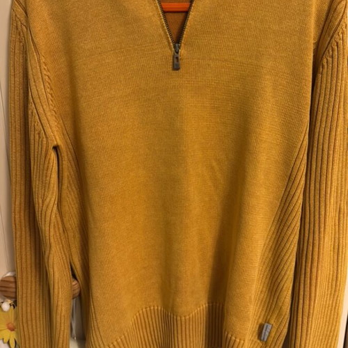 Sergio Tacchini sweater like new, size medium, yellow