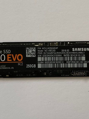 Samsung 960 EVO NVMe M.2 SSD 250GB like new
