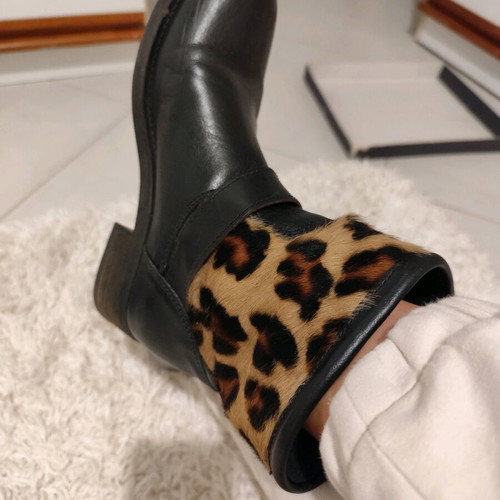 Leather short boots tiger print like new, size 39, black and brown