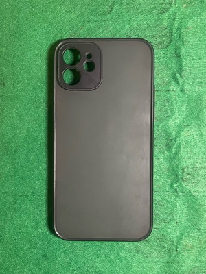 Калъф iPhone 12 Black/Red Simple в много добро състояние