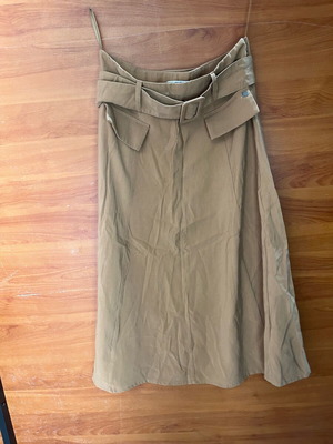 Καφέ μακριά φούστα Attrattivo σαν καινούργιο με ζώνη και τσέπες