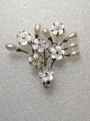 Metal brooch new with cultured pearls and shell flowers