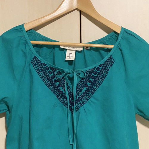 H&M cotton shirt with embroidery like new, blue and green, size M