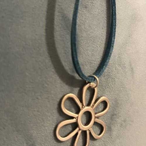 Silver 925 necklace with leather and flower like new