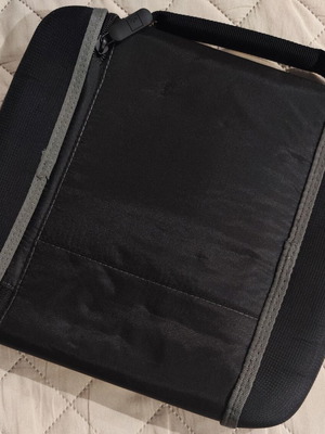 Case Logic HDC1 3.5" external hard drive case like new