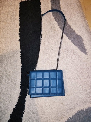 Women's shoulder bag like new, blue with chain and zipper