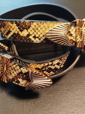 Belt with animal print like new with 2 buckles