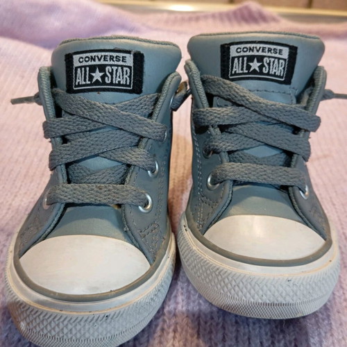 Converse leather unisex size 20