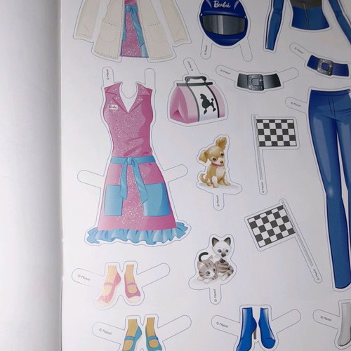 Barbie Dreaming To Be New, Book With 4 Paper Dolls And Costumes