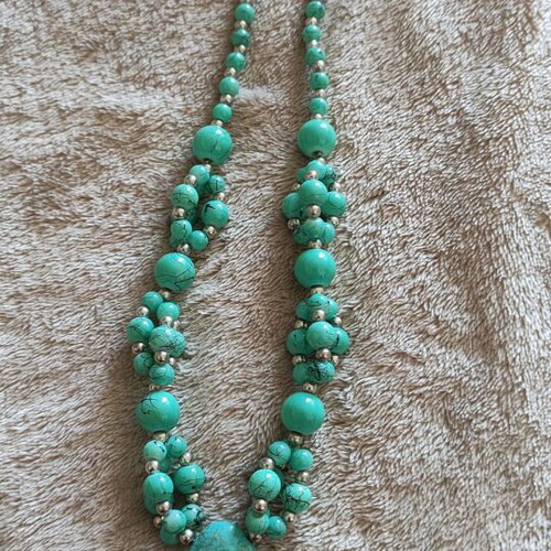 Necklace like new with beads and turquoise stone