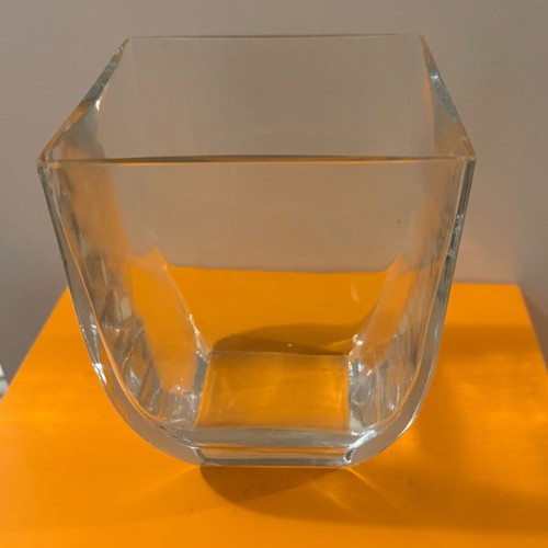Glass square vase used, impressive and heavy