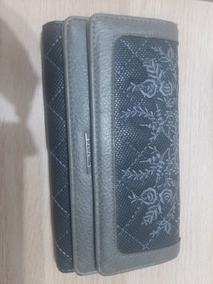 Doca wallet like new with multiple compartments