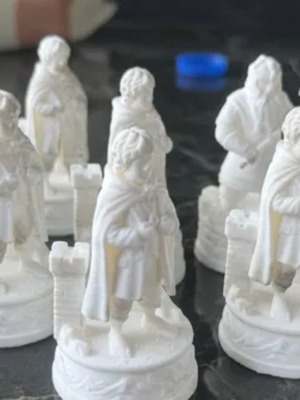 Lord of the Rings Themed Chess Set new condition