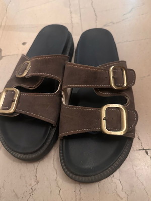 Anatomical brown slippers with gold buckle, worn once