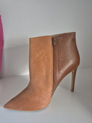 Buffalo ankle boots size 39 like new, brown leather, 10 cm heel