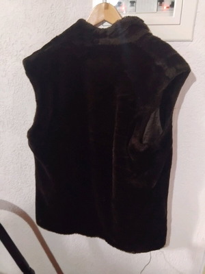 Sleeveless fur vest like new, brown
