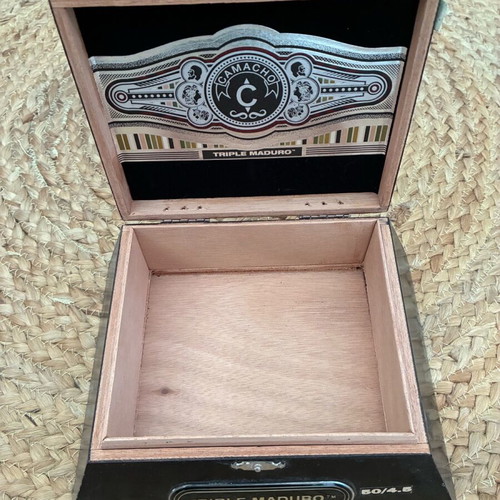 Camacho Triple Maduro συλλεκτικό κουτί πούρων σαν καινούργιο
