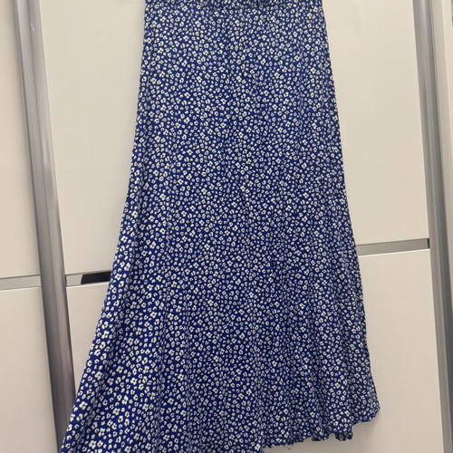 Blue floral midi skirt size S like new with decorative buttons