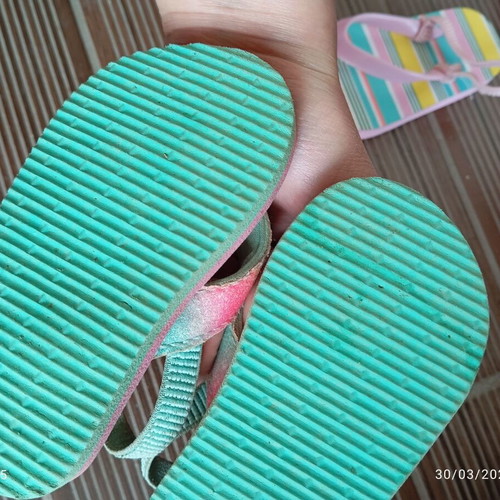Girl flip flops used, size 19-20