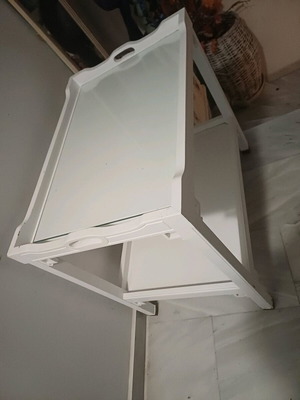 Coffee table with internal glass used