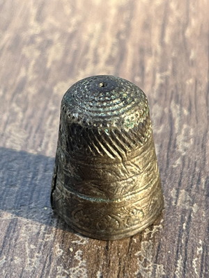 Thimbles used, set of 2, 1920s ornate
