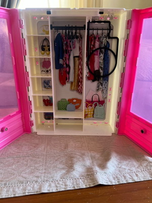 Barbie wardrobe in like new condition with dolls and clothes