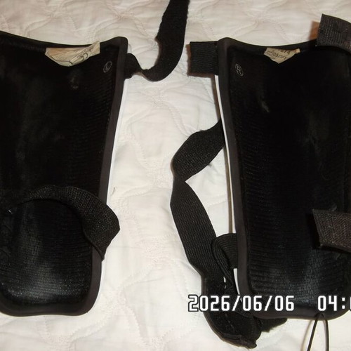 Pro Touch 30 shin guards like new