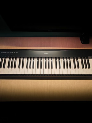Yamaha NP-11 ηλεκτρικό πιάνο με πεντάλ sustain