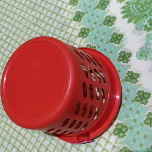 Plastic basket for clothespins like new