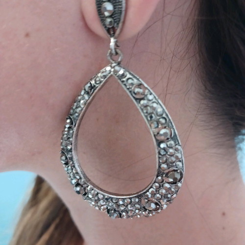Formal earrings like new with stones, teardrop design 8.5 cm