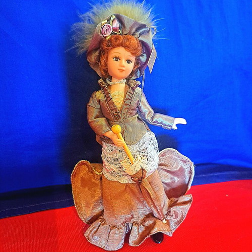 Jane Eyre porcelain doll collectible, like new, DeAgostini 2000