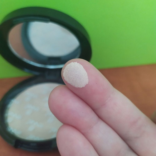 Cosmetic palette highlighters catrice, Famous powders