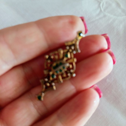 Vintage rhombus brooch with green stones used
