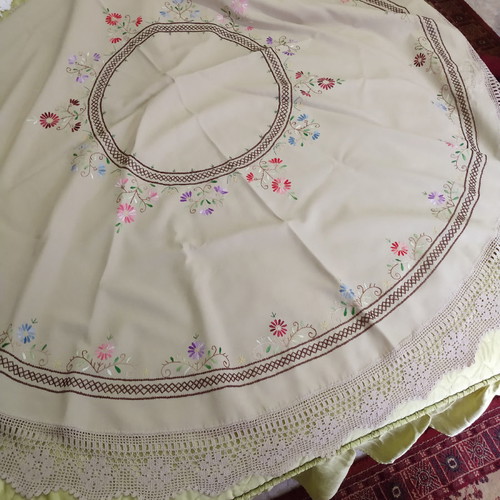 Round handmade tablecloth used with embroidered crochet lace 165cm
