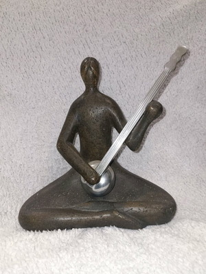 Διακοσμητικό γλυπτό μουσικού με σιτάρ μεταχειρισμένο, μοντέρνα μίνιμαλ τέχνη