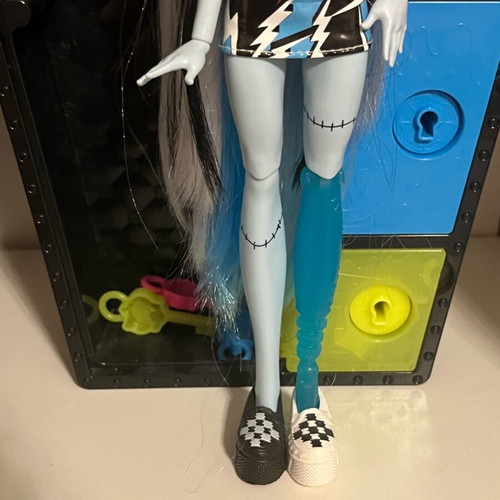 Monster High Frankie Stein Skulltimate Secrets Neon Frights Mattel new