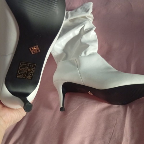 White faux leather boots with scrunchy detail, size 38, new