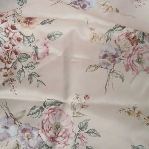 Satin table runner like new, dimensions 1.50 x 0.40