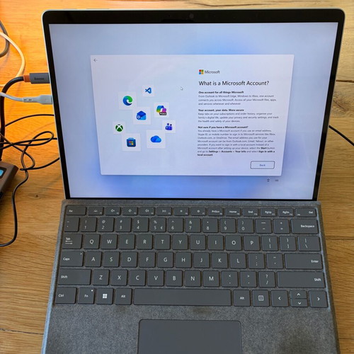 Microsoft Surface Pro 9 13" tablet used, 16GB, 1TB, i7-1255U, Win11 Home, with keyboard and docking station